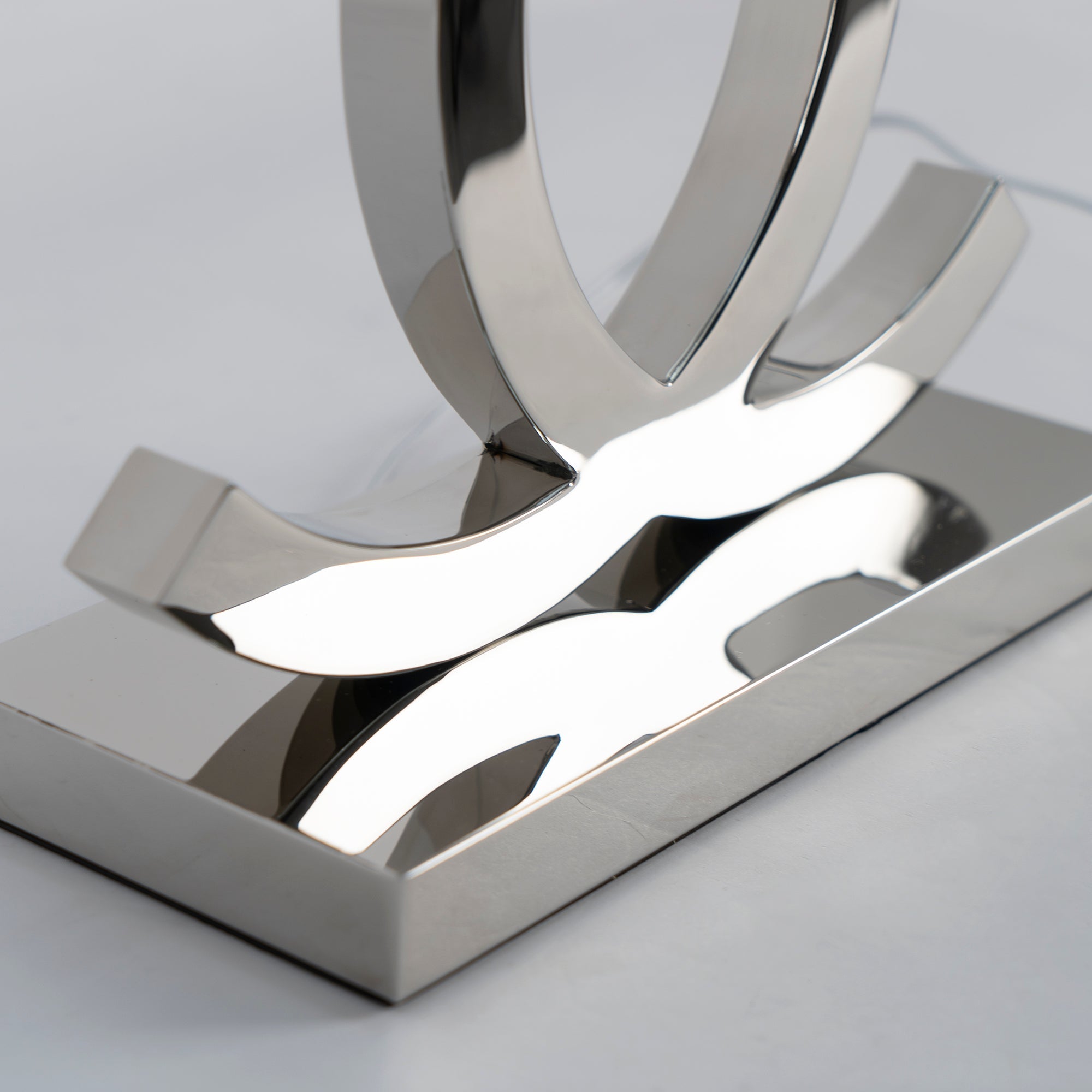 Lámpara de mesa de acero inoxidable - Image 19