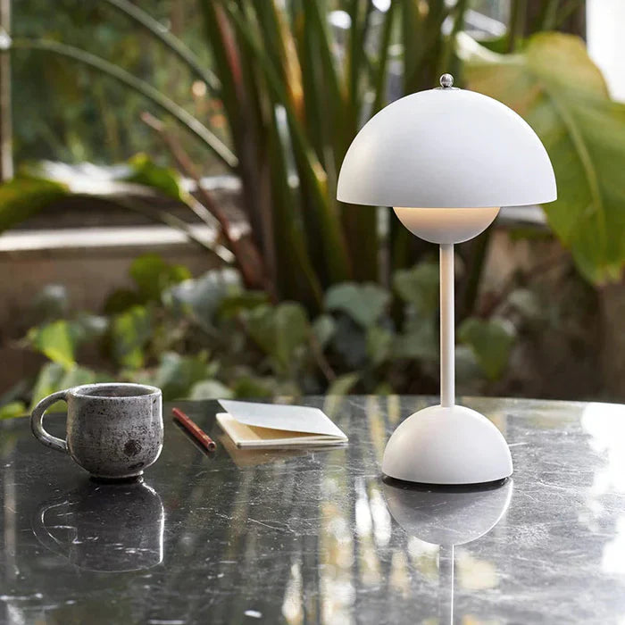 Lámpara de mesa inalámbrica de diseño minimalista - Image 3