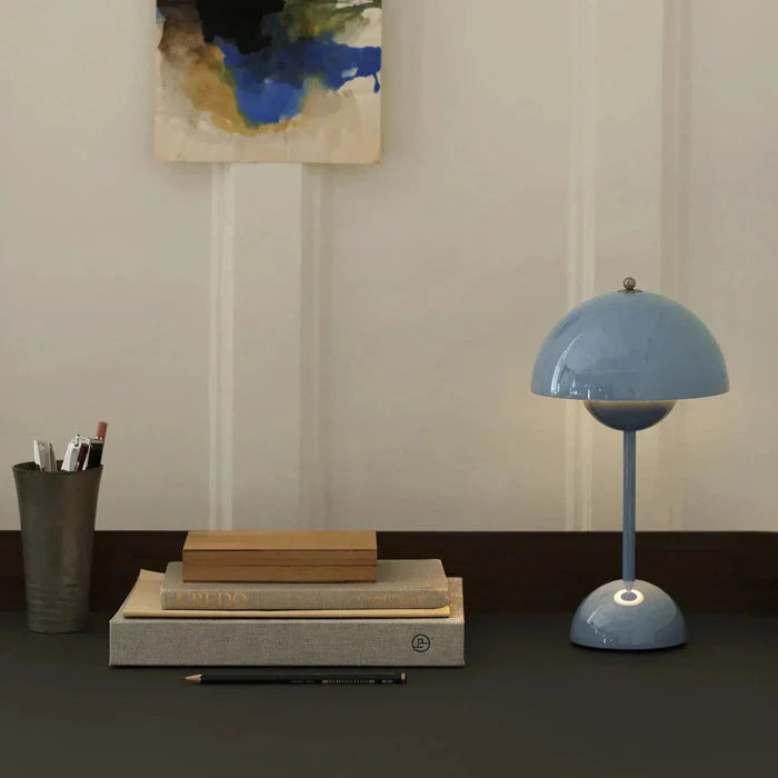 Lámpara de mesa inalámbrica de diseño minimalista - Image 5