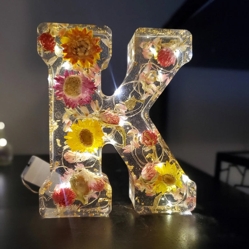 Lámpara De Letra Decorativa | Flores Prensadas · SeemSeem