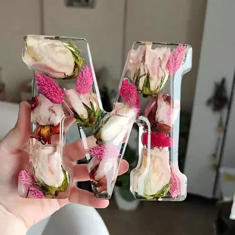 Lámpara De Letra Decorativa | Flores Prensadas · SeemSeem
