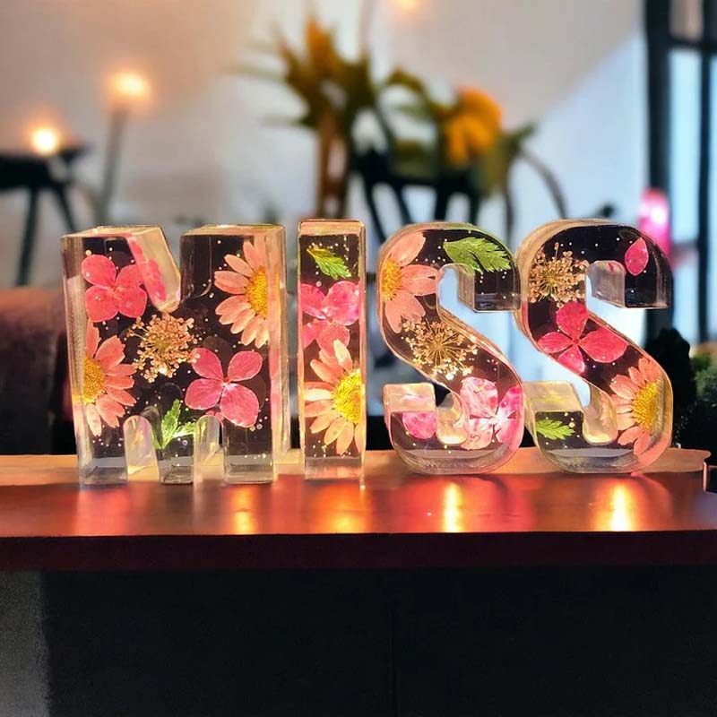 Lámpara De Letra Decorativa | Flores Prensadas · SeemSeem